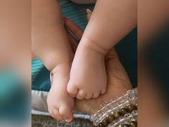 PHOTO : लग्न न करताच ‘आई’ झाली अनुषा दांडेकर, सोशल मीडियावर शेअर केले लेकीचे फोटो!