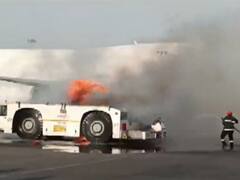 Watch: दिल्ली एयरपोर्ट पर विमानों के पास खड़े पुशबैक वाहन में लगी आग, हवाईअड्डे पर मची अफरातफरी