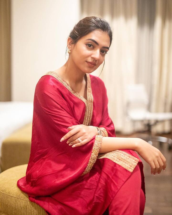என் சுவாச அறையாகி யெனை தாங்கும் உடலாகி உயிர் வாழ கூட்டிச்செல்வது யாரோ
