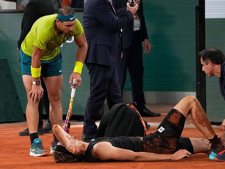 Watch Rafael Nadal wins hearts with lovely gesture towards Zverev as he retires from French Open Rafael Nadal: కన్నీళ్లతో జ్వెరెవ్‌! అభిమానుల హృదయాల్ని గెలిచిన రఫా!