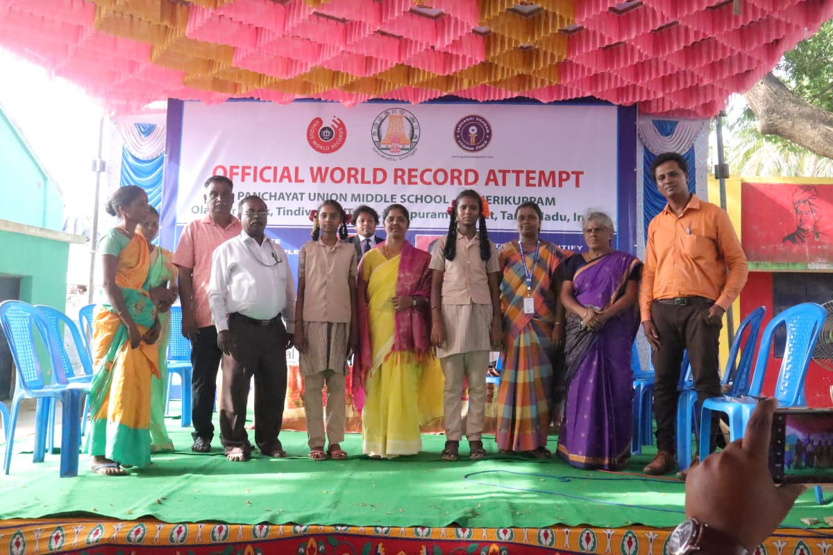 World Record: எப்படி கேட்டாலும் சொல்வாங்க! திருக்குறளில் உலக சாதனை படைத்த அரசுப் பள்ளி மாணவிகள்!