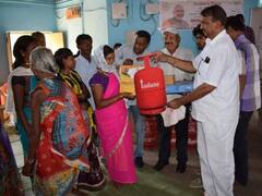 Bastar News: बस्तर में अब LPG सिलेंडर लेना होगा आसान, जिले के डेढ़ लाख लोगों को ऐसे मिलेगा फायदा