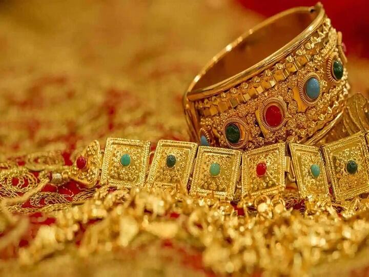 Gold Silver Price: Gold prices fall at 11-month lows, silver prices also fall Gold Silver Price: સોનાના ભાવ 11 મહિનાના તળિયે, ચાંદીના ભાવમાં પણ ઘટાડો