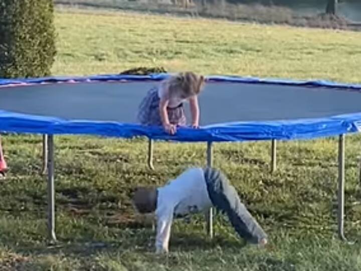 Viral Video Big brother helping little sister to get off trampoline Viral: मुश्किल में दिखी छोटी बहन तो बड़े भाई ने ऐसे की मदद, दिल छू जाएगा ये Video