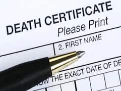 Zaheerabad News : బతికున్న మహిళకు డెత్ సర్టిఫికెట్ ఇచ్చిన ప్రభుత్వ డాక్టర్, ప్రైవేట్ ఆసుపత్రికి తీసుకెళ్లిన కుటుంబ సభ్యులు షాక్!