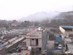 Watch: दिल्ली के भलस्वा लैंडफिल साइट से उठ रहे धुएं के गुबार, कल यहां लगी थी आग