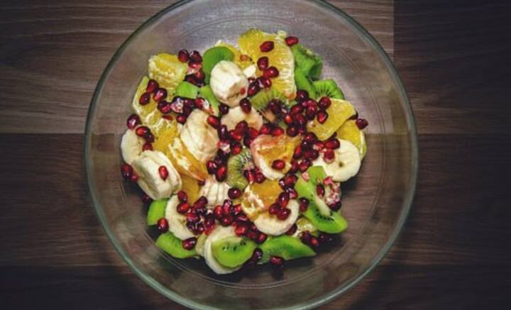 তবে জিম থেকে ফিরে সঙ্গে সঙ্গে খেতে যাবেন না। ৩০ থেকে ৪৫ মিনিট সময় নিন। তার পর কী কী খেতে পারেন দেখে নিন।