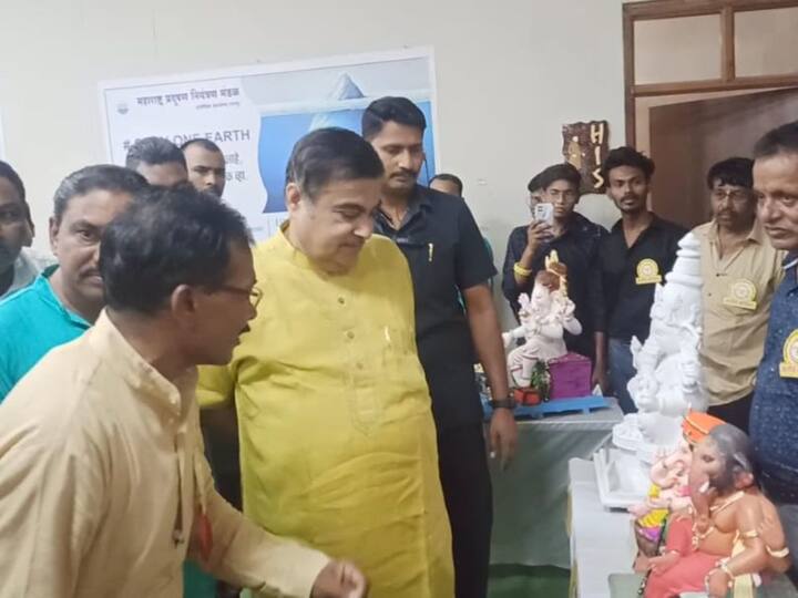 जागतिक पर्यावरण दिनानिमित्य नागपुरातील दक्षिण मध्य सांस्कृतिक केंद्रात आयोजित करण्यात आलेल्या पर्यावरण पूरक गणेशमूर्ती स्पर्धा आणि प्रदर्शनाच्या कार्यक्रमात नितीन गडकरी बोलत होते.