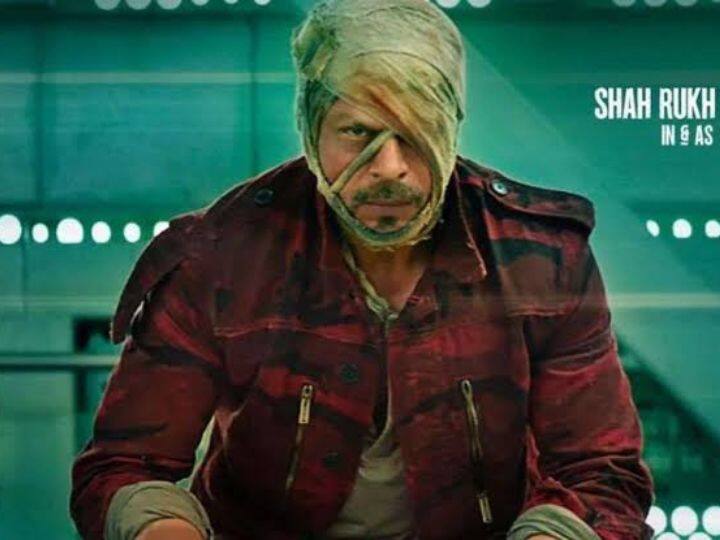 Nagpur Police shared Shah Rukh Khan Jawan look on social media and warned for wearing helmet SRK Jawan Look: 'जब आप बिना हेलमेट ड्राइव करते हैं', शाहरुख का लुक शेयर कर पुलिस ने ऐसे दी चेतावनी, वायरल हुआ ट्वीट
