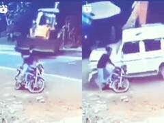 Viral Video: बाइक पर बैठे शख्स को रौंदने वाली थी JCB, फिर जो हुआ वो आप खुद देखिए