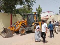 Etah News: यूपी में अवैध निर्माण पर बुलडोजर की कार्रवाई जारी, अब एटा में स्कूल की इमारत पर चला बुलडोजर