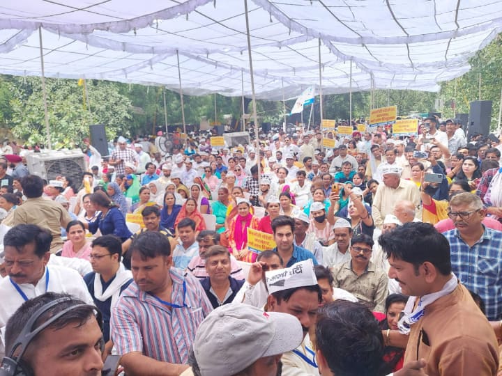 Protest against Taarget Killing AAP at Jantar Mantar activists said the film Kashmir Files is the real responsible for the killings ann Target Killing के खिलाफ जंतर-मंतर पर AAP का प्रदर्शन, कार्यकर्ता बोले- हत्याओं की असल जिम्मेदार फिल्म कश्मीर फाइल्स