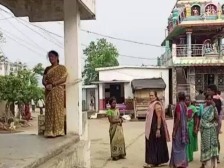 Parvathipuram manyam chit funds fraud villagers attacked woman tied with pole Parvathipuram News : చిట్టీలు కట్టించుకుని ఎగ్గొట్టిన మహిళ, స్తంభానికి కట్టేసి కొట్టిన గ్రామస్థులు!