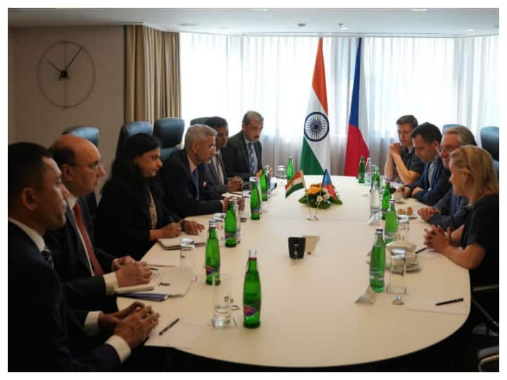 Jaishankar Meets Czech MEPs, Indo-Pacific, Food & Energy Security Among Issues Discussed Jaishankar Meets Czech MEPs, Indo-Pacific, Food & Energy Security Among Issues Discussed