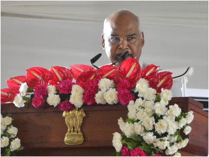 राष्ट्रपति रामनाथ कोविंद ने गीता प्रेस के शता‍ब्‍दी वर्ष समारोह का शुभारम्भ किया. इस अवसर पर उन्‍होंने गीता प्रेस स्थित लीला चि‍त्र मंदिर का दर्शन किया और गीता प्रेस के सभी अधिकारियों और कर्मचारियों से भी मुलाकात की