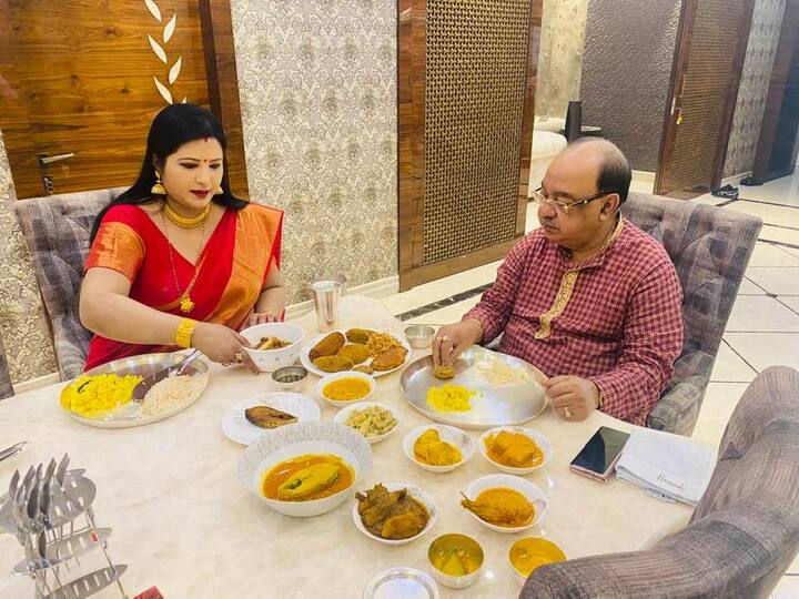 রসে-বসে ভরা মজাদার লাইফস্টাইল তাঁদের। এ হেন জীবন-যাপনের কারণে হামেশাই সংবাদের শিরোনামে থাকেন তাঁরা। শোভন-বৈশাখী। 