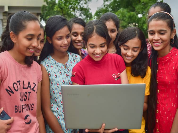 Himachal Pradesh Board Results 2022 Declared Check HPBOSE Class 10th Result at hpbose.org Himachal Pradesh 10th Result 2022: हिमाचल प्रदेश बोर्ड दसवीं के नतीजे जारी, इन आसान स्टेप्स से करें डाउनलोड