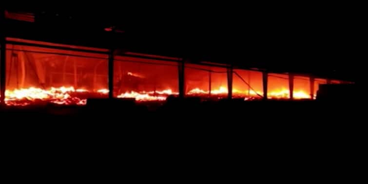 Bangladesh Chattogram Huge fire in private depot at least 19 killed chemicals stored inside Bangladesh News: ক্ষণে ক্ষণে বিস্ফোরণ, চট্টগ্রামে রাসায়নিক বোঝাই ডিপোয় ভয়াবহ আগুন, মৃত বেড়ে ৩৫