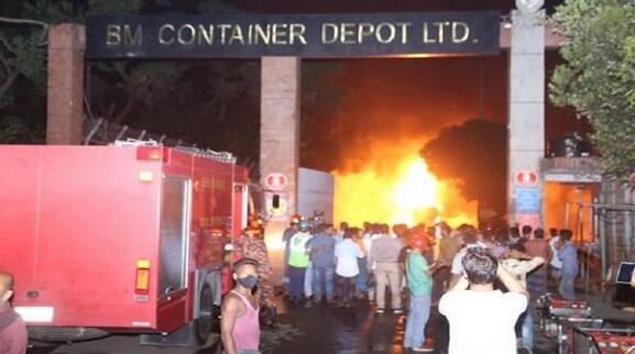 Bangladesh: Death toll in Chittagong container depot fire rises to 49 Bangladesh : ৪ কিলোমিটার দূরেও বাড়িঘর কেঁপে ওঠে ! বাংলাদেশে কন্টেনার ডিপোয় বিস্ফোরণে মৃত বেড়ে ৪৯