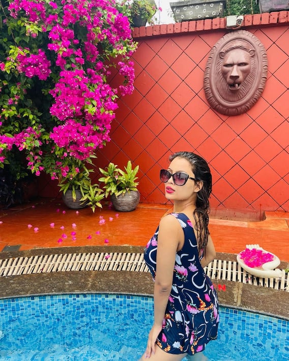 Aarohi Singh Photo: पानी में आग लगाते हुए नजर आईं भोजपुरी एक्ट्रेस आरोही सिंह, देखें हॉट तस्वीरें