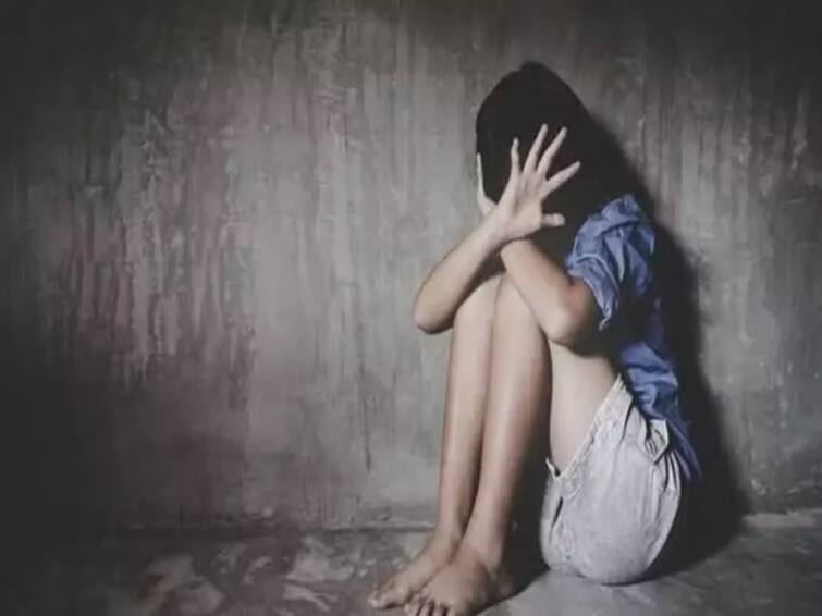 Nizamabad minor girl sexually abused five arrested Nizamabad Crime : నిజామాబాద్ జిల్లాలో దారుణం, కేక్ లో మత్తు మందు కలిపి బాలికపై అత్యాచారం!