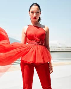 Tamannaah: తమన్నా హాట్ లుక్స్ - స్టన్నర్ అంటూ ఫ్యాన్స్ కామెంట్స్