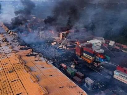 49 killed in fire at Bangladesh chemical container depot ரசாயன கன்டெய்னரால் பயங்கர தீ விபத்து..! 49 பேர் உயிரிழப்பு..! 450 பேர் படுகாயம்..! சோகத்தில் மூழ்கிய வங்காளதேசம்..!