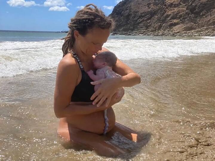 Woman Gives Birth to Son in Pacific Ocean Without Any Medical Assistance Video : மருத்துவமனையில்லை.. பசிபிக் கடலில் குழந்தையை பிரசவித்த பெண்.. வைரலாகும் வீடியோ