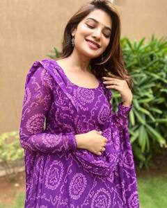 கத்தரி பூவழகி... நடிகை ஆத்மிகாவின் அழகிய தருணங்கள்...