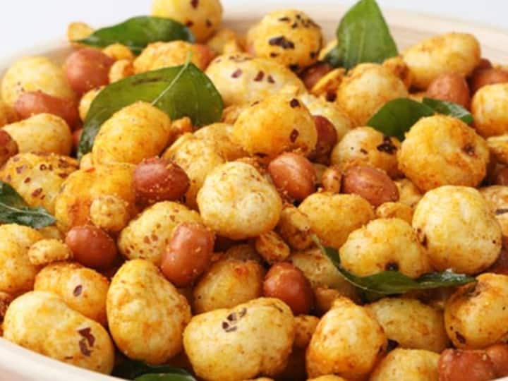 Fox Nuts: पेट ठीक से साफ नहीं होता तो जरूर खाएं फॉक्स नट्स, कब्ज और अपच की होगी छुट्टी how to use fox nuts or makhana for good health eat makhana daily to improve digestion Fox Nuts: पेट ठीक से साफ नहीं होता तो जरूर खाएं फॉक्स नट्स, कब्ज और अपच की होगी छुट्टी