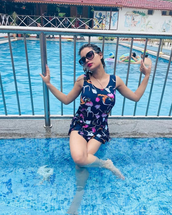Aarohi Singh Photo: पानी में आग लगाते हुए नजर आईं भोजपुरी एक्ट्रेस आरोही सिंह, देखें हॉट तस्वीरें