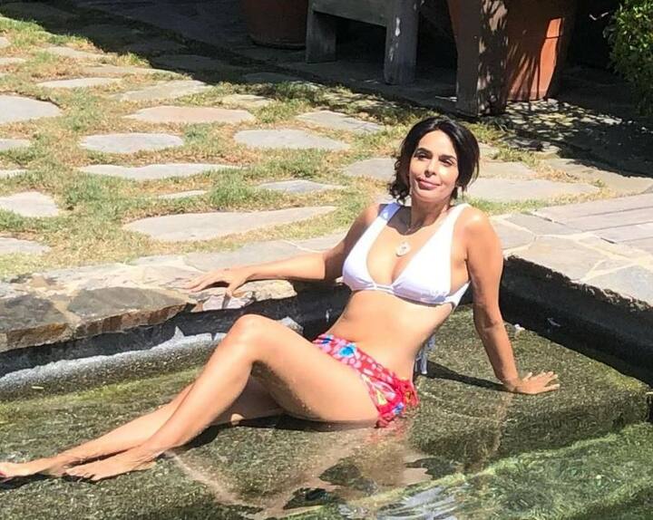 બોલિવૂડની એક્ટ્રેસ મલ્લિકા શેરાવતે પોતાના ઇન્સ્ટાગ્રામ એકાઉન્ટ પર હોટ તસવીરો શેર કરી છે. મલ્લિકા અવારનવાર હોટ તસવીરો સોશિયલ મીડિયા પર શેર કરતી રહે છે.