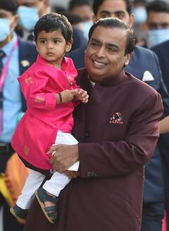 In Pics : राधिका मर्चंटच्या अरंगेत्रम सोहळ्याला अंबानी कुटुंबियांची उपस्थिती, पाहा फोटो