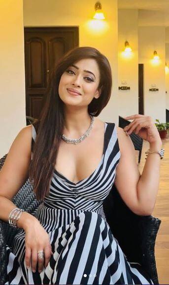 ડિપ નેક ડ્રેસમાં શ્વેતા તિવારીનો કાતિલ લૂક