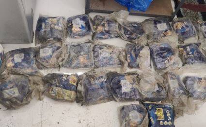 BSF and police found 25 packets of Hashish Kutch કચ્છના જખૌમાંથી BSF અને પોલીસને  25 પેકેટ ચરસ મળ્યા