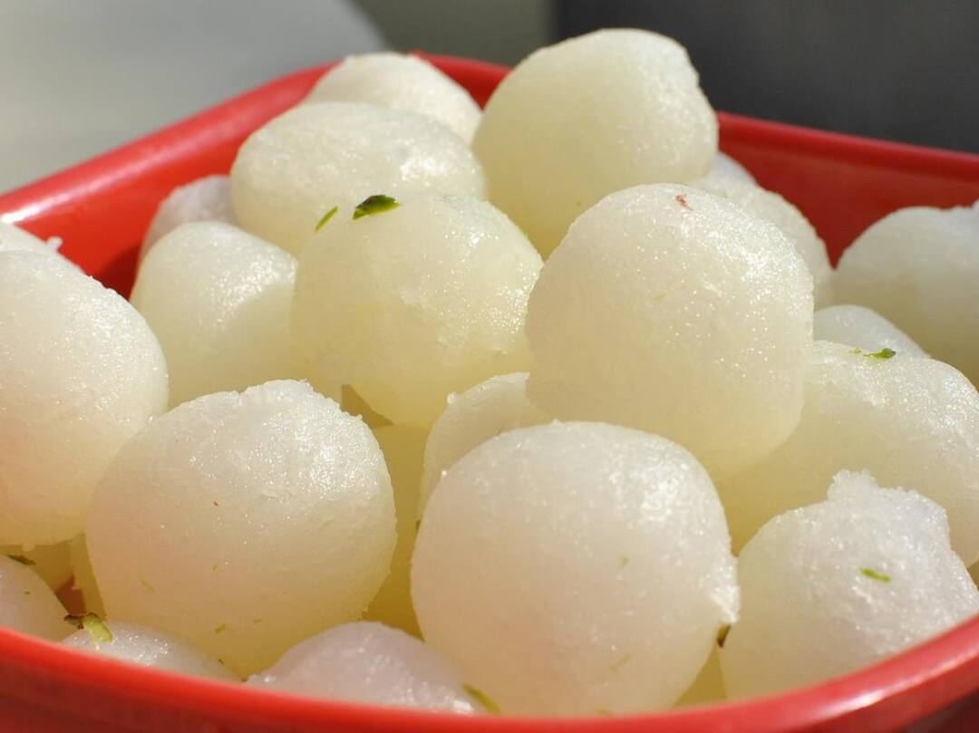 Rasgullas Led To Hundreds Of Cancelled and Diverted Trains In Bihar Rasgullas: రసగుల్లాల కోసం వందలాది రైళ్లు రద్దు, మరికొన్ని దారి మళ్లింపు, ఏందయ్యా ఇది?