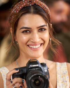 બેસ્ટ એક્ટ્રેસનો IIFA 2022 એવોર્ડ Kriti Senonના જીવન અને કેરિયરની ખાસ વાતો જુઓ Photosમાં