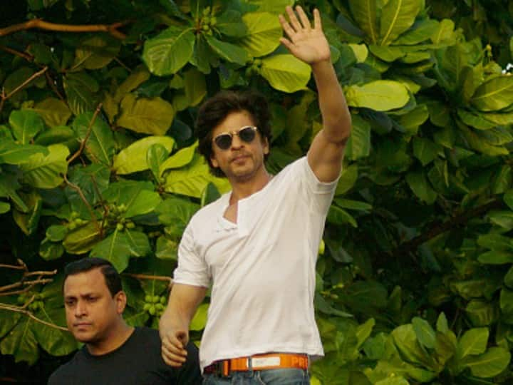 Shah Rukh Khan Ask Me Anything On Twitter: 'पठान' के प्रमोशन के लिए शाहरुख खान (Shahrukh Khan) ने ट्विटर पर सवाल-जवाब सेशन रखा था, जिसमें एक्टर ने अपनी हाजिर जवाबी से फैंस का दिल खुश कर दिया.