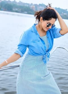 Athulya Ravi pics: நடுக்கடலில் படகில் அதுல்யா ரவி கொடுத்த போஸ்கள்..!