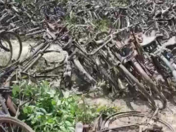 saharanpur bicycles left during covid lockdown now auctioned dm said this Saharanpur Bicycles Auction: में कोरोना काल के दौरान छूटी मजदूरों की 5400 साइकिलें प्रशासन ने की नीलाम, जानें- पैसों का क्या करेगी सरकार