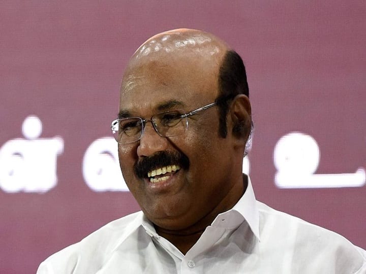 Former minister Jayakumar reacts on sasikala  ADMK speech ''அங்க இருக்கிறதே நாலு பேரு..''  சசிகலாவின் ஆலமர கதைக்கு அசால்டாக பதிலளித்த ஜெயக்குமார்!