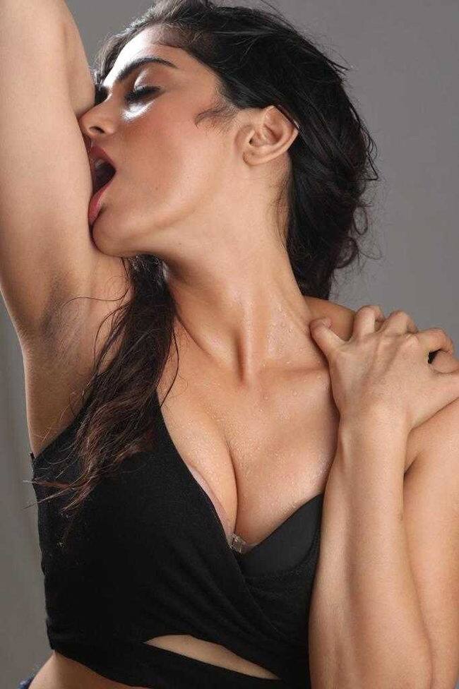 இந்தி, பெங்காலியிலும் நடித்துள்ளார்