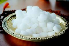 પૂજા માટે જ નહીં પરંતુ અન્ય કામોમાં પણ ખૂબ જ ઉપયોગી છે કપૂર, જાણો