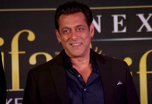 Mumbai Police Beefs UP Security for Bollywood Actor Salman Khan His Father Salim Khan Salman Khan's Security Beefed Up After 'Sultan' Actor And His Father Salim Khan Get Threat Letter