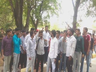 Aurangabad University: परीक्षा संदर्भात विद्यार्थ्यांकडून आंदोलन; अभ्यासासाठी वेळ देण्याची मागणी