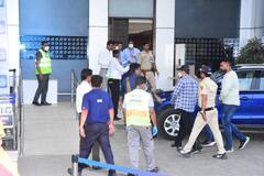 Salman Khan Pics: मर्डर की धमकी के बीच मुंबई से रवाना हुए सलमान खान! प्राइवेट एयरपोर्ट से सामने आई ये तस्वीरें