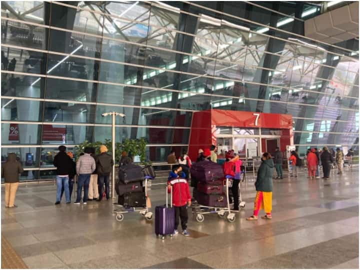 Delhi Airport Terminal T3 to T1 to remain closed for next 3 weeks due to upgrade Delhi News: IGI एयपरपोर्ट के इन टर्मिनलों पर अगले 3 हफ्ते तक यातायात रहेगा प्रतिबंधित, जानें वजह