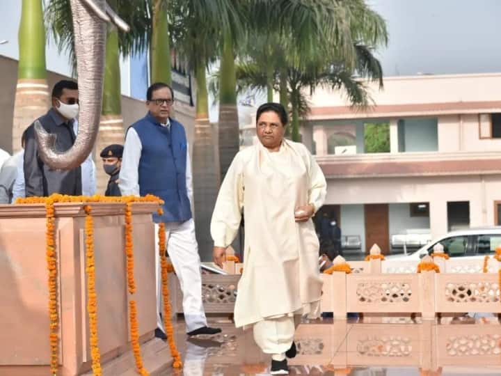UP Lok Sabha by elections Will BJP benefit if Mayawati does not contest in Rampur यूपी लोकसभा उप चुनाव: रामपुर में मायावती के नहीं लड़ने से क्या बीजेपी को होगा फायदा ?