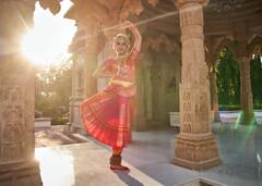 Radhika Merchant : अंबानींची होणारी सून राधिका मर्चंट; सध्या का होतेय ट्रेंड, कोण आहे राधिका