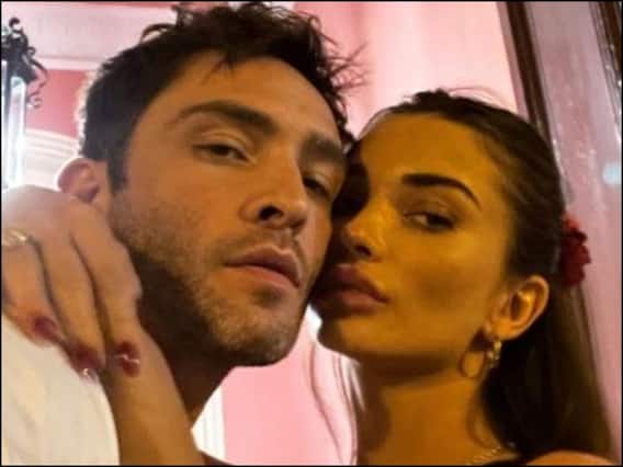 Amy Jackson: लंबे समय तक छिपाने के बाद एमि जेक्सन ने इस एक्टर संग अपने रिश्ते पर लगाई मुहर, शेयर की तस्वीर Amy Jackson: लंबे समय तक छिपाने के बाद एमि जेक्सन ने इस एक्टर संग अपने रिश्ते पर लगाई मुहर, शेयर की तस्वीर